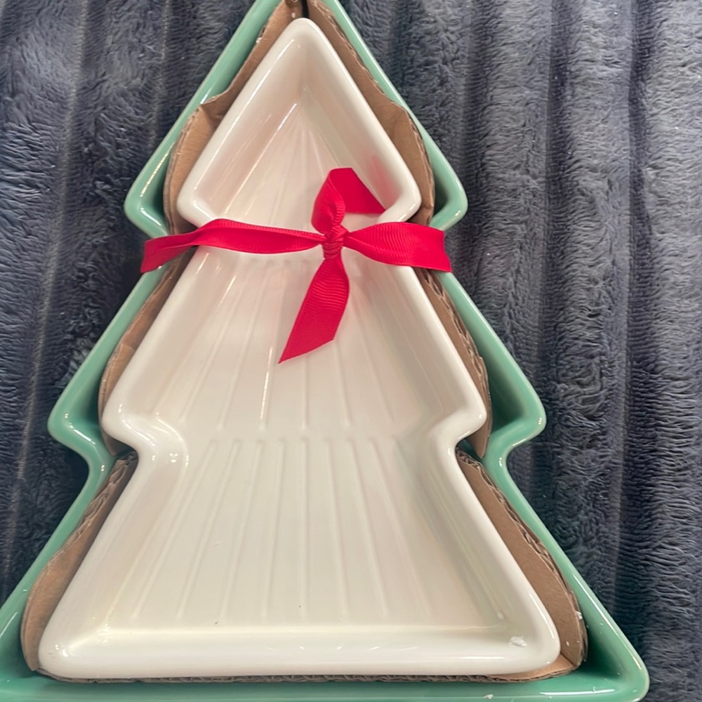 Hallmark Christmas Tree Shaped Serving Plates Candy Nuts Snacks New